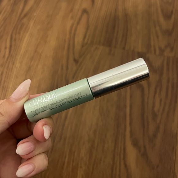 Clinique Black High Impact Waterproof Mascara - Picture 1 of 3